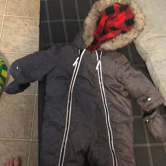 Infant snowsuit never worn. 0-3 months - Picture 1 of 1